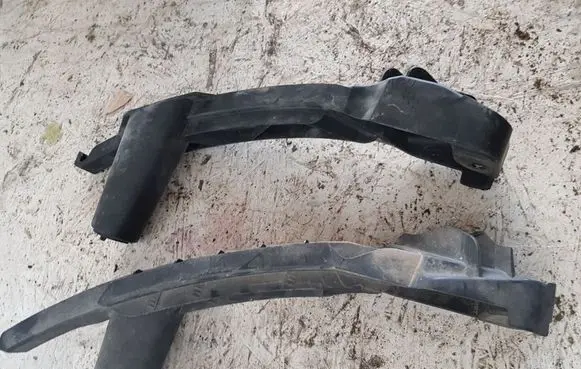 Volkswagen Golf V Front bumper mounting bracket