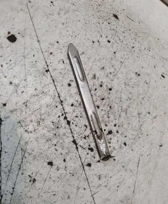 Headlight/headlamp mounting bracket