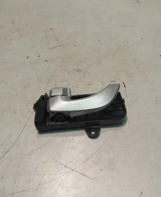 Hyundai Sonata Front door interior handle 82613
