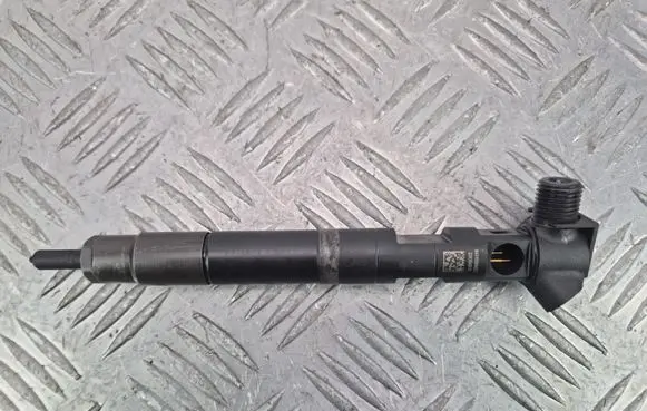 Mercedes-Benz E W212 Fuel injector A6510702887