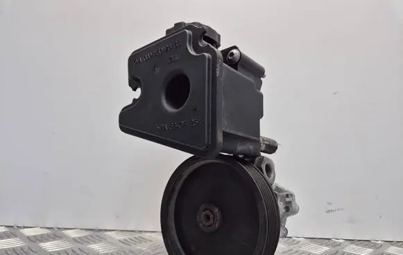 Mercedes-Benz CLS C219 Power steering pump 0054662001