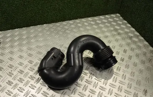 Renault Trafic III (X82) Air intake duct part 165555514R 93451665