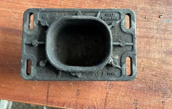 Audi A4 S4 B6 8E 8H Engine mounting bracket 8E0199335K