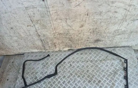 BMW 7 E38 Engine compartment rubber 8361086