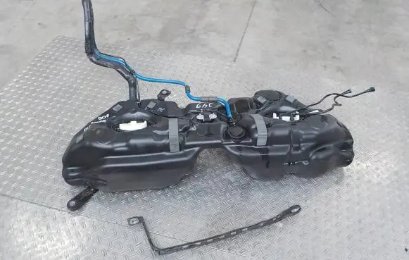 Mercedes-Benz E C207 W207 Fuel tank 204708201