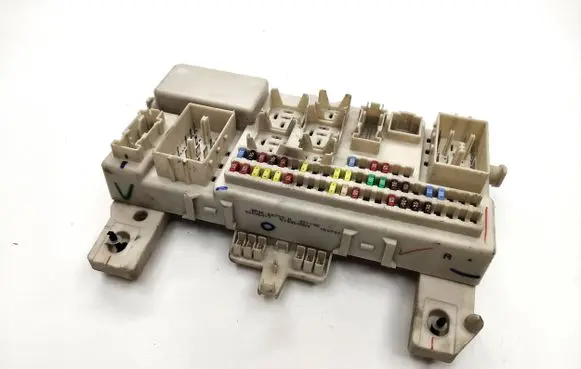 Mazda 3 I Fuse module 5190500G4