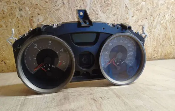 Renault Megane II Speedometer (instrument cluster) 8200408787 35110419 4BBJ000914