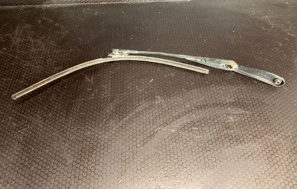 Volvo V50 Front wiper blade arm 8620200