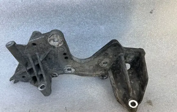 Volkswagen Touareg I Fuel pump bracket 059130147R