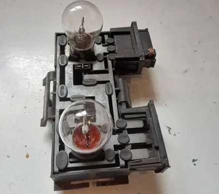 Volkswagen PASSAT B3 Tail light bulb cover holder 333945259