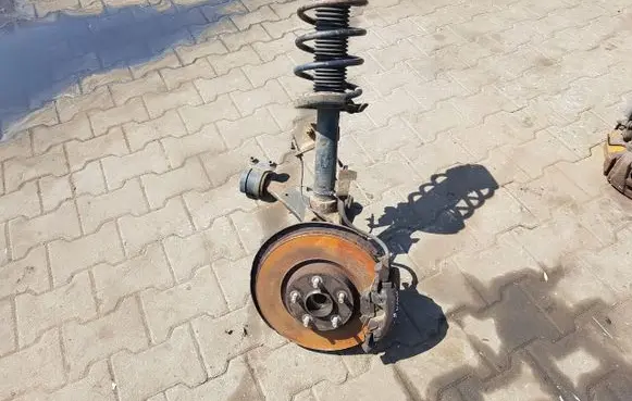 Ford Kuga I Front wheel hub spindle knuckle