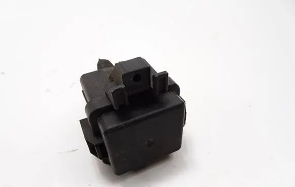 Chevrolet Orlando Relay mounting block 