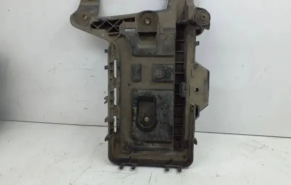 Volkswagen PASSAT B6 Battery box tray 1K0915333C