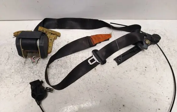 BMW 5 E39 Front seatbelt 560172701 0861B 00LL12L000