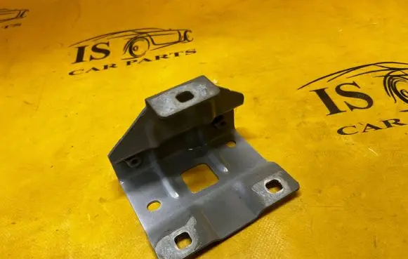 Dacia Sandero III Fender mounting bracket 651413878R