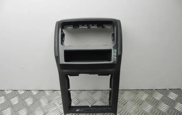 Radio/GPS head unit trim