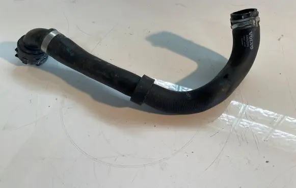 Volvo XC90 Engine coolant pipe/hose 32252070