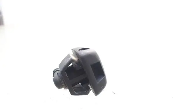 Windshield washer spray nozzle