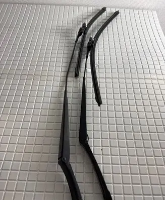 Volkswagen Golf V Front wiper blade arm 1K1955409