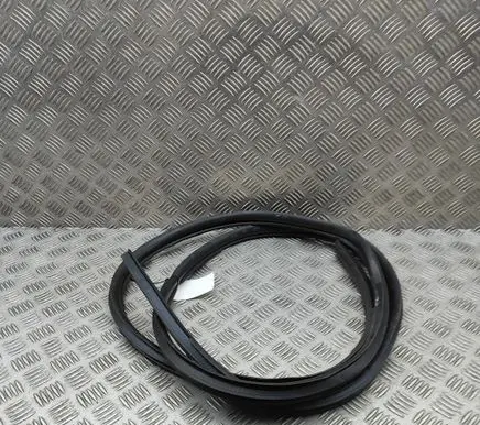 Mitsubishi Outlander Rubber seal front coupe door 5725A393