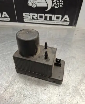 Mercedes-Benz C W203 Central locking vacuum pump 2038000048 0132006365