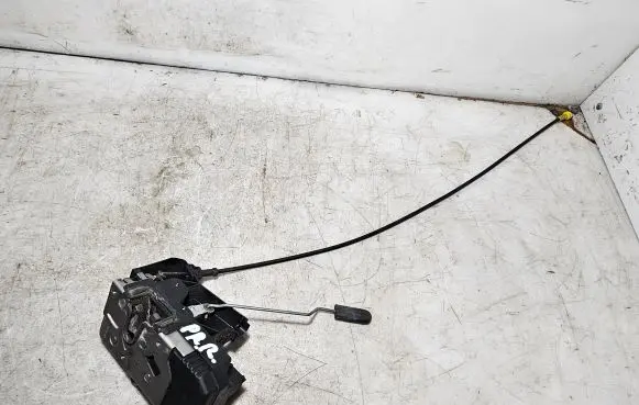 Renault Trafic II (X83) Front door lock 8200008261 91166229