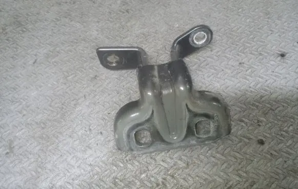 Opel Astra J Rear door upper hinge 