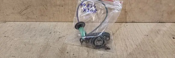 Jaguar XJ X308 Tailgate opening switch 