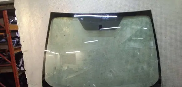 Nissan Note (E12) Front windscreen/windshield window
