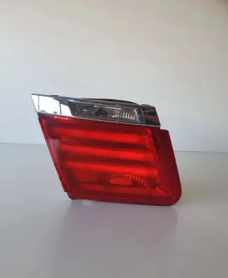 Tailgate rear/tail lights