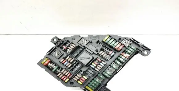 BMW 5 F10 F11 Fuse module 9210857