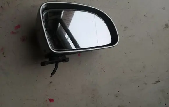 Volkswagen New Beetle Front door electric wing mirror E1010545
