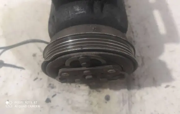 Volkswagen PASSAT B5 Air conditioning (A/C) compressor (pump) 8D0260805D