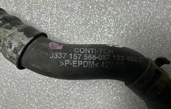 Audi A8 S8 D3 4E Engine coolant pipe/hose 057121492D 057121492G