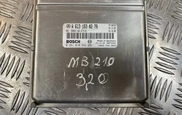 Mercedes-Benz E W210 Engine control unit/module A6131530279 28RTE000 0281010544