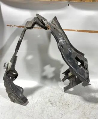 Mercedes-Benz E W211 Radiator support slam panel bracket 