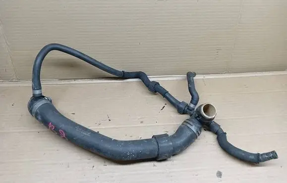 Volkswagen PASSAT B8 Engine coolant pipe/hose 5Q0122101C