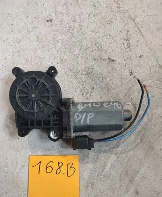 BMW 3 E46 Front door window regulator motor 0130821717
