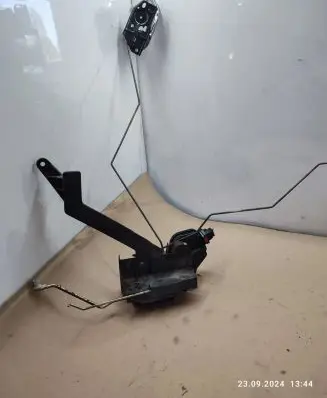 Hyundai Terracan Front door lock