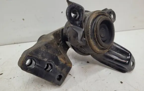 KIA Sportage Engine mount bracket