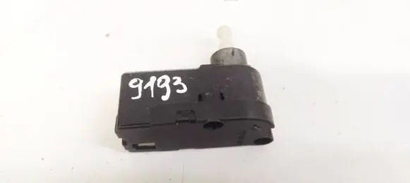 Mercedes-Benz C AMG W204 Headlight level adjustment motor 0307853306