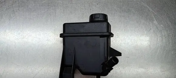 Volvo S40, V40 Power steering fluid tank/reservoir