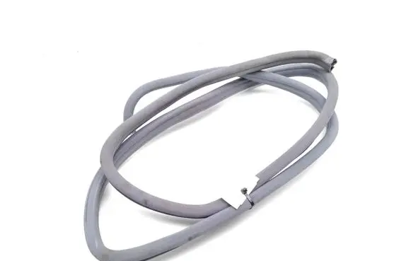 Mercedes-Benz E W124 Rear door rubber seal (on body) 