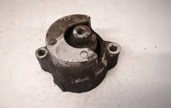 Honda Accord Engine mount bracket