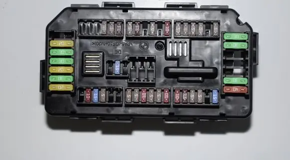 BMW 4 F36 Gran coupe Fuse module 9389068