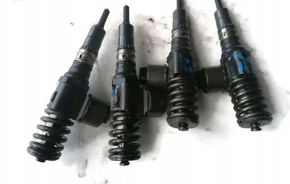 Audi A4 S4 B8 8K Fuel injector 041472040