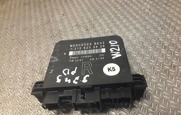 Mercedes-Benz E W210 Door control unit/module 2108203426 A2108203426