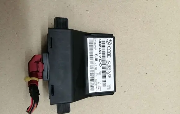 Volkswagen Golf V Gateway control module 1K0907530K 1K0907951