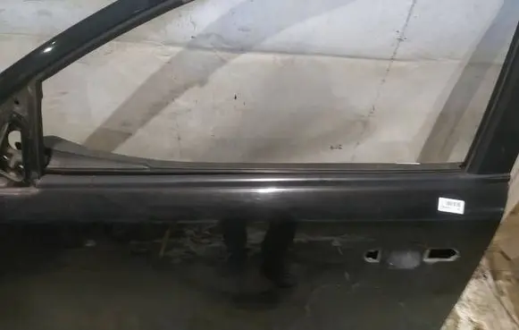 Nissan Note (E11) Front door glass trim molding