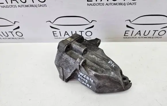 Mercedes-Benz C W204 Engine mounting bracket A6512230004